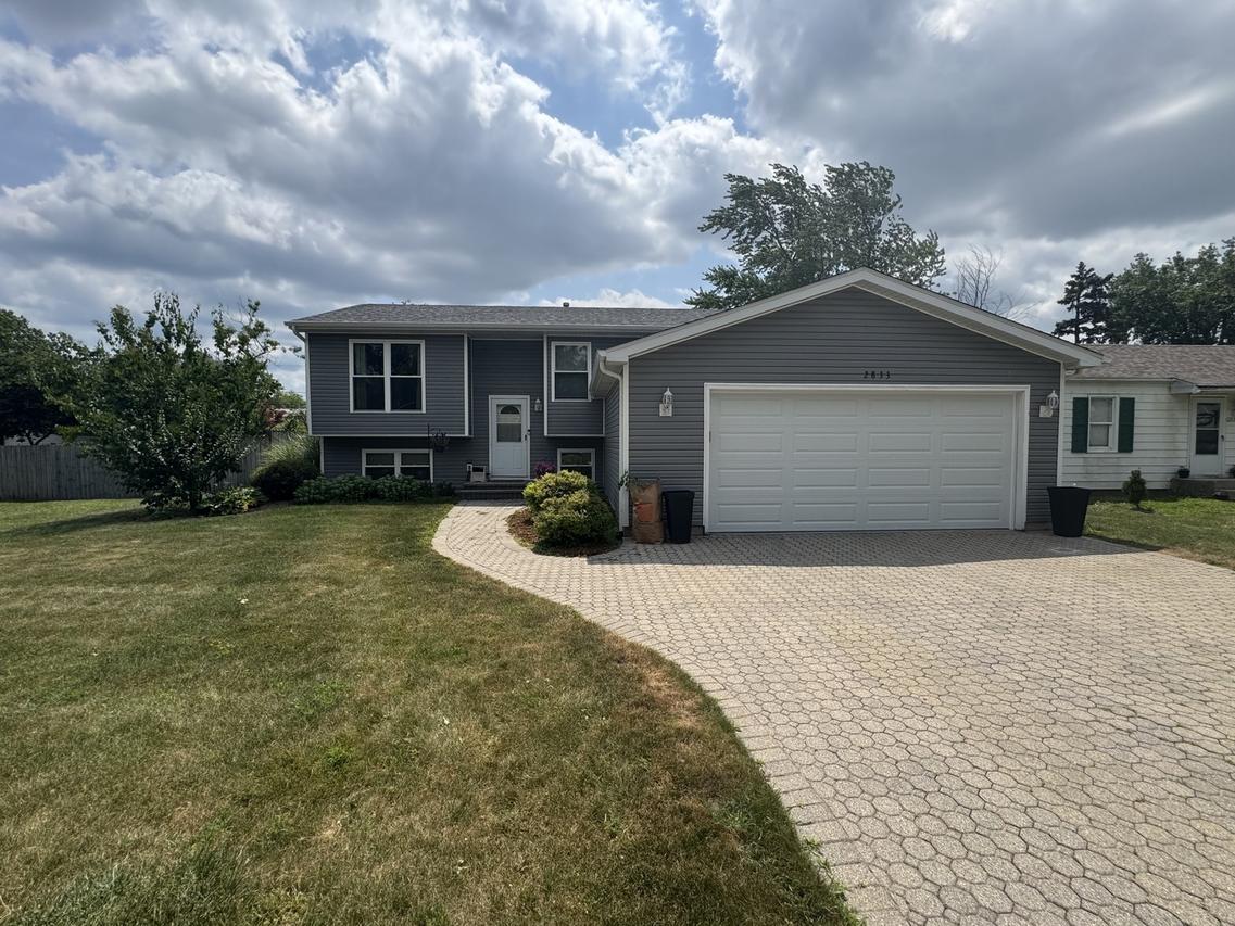 2833 Apple Ave., Waukegan, IL 60085