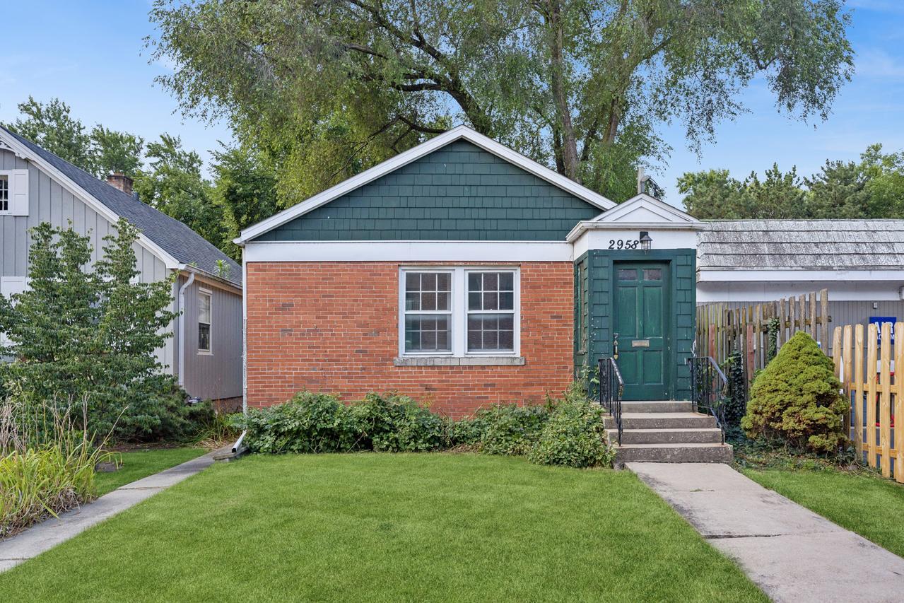 2958 Central St., Evanston, IL 60201