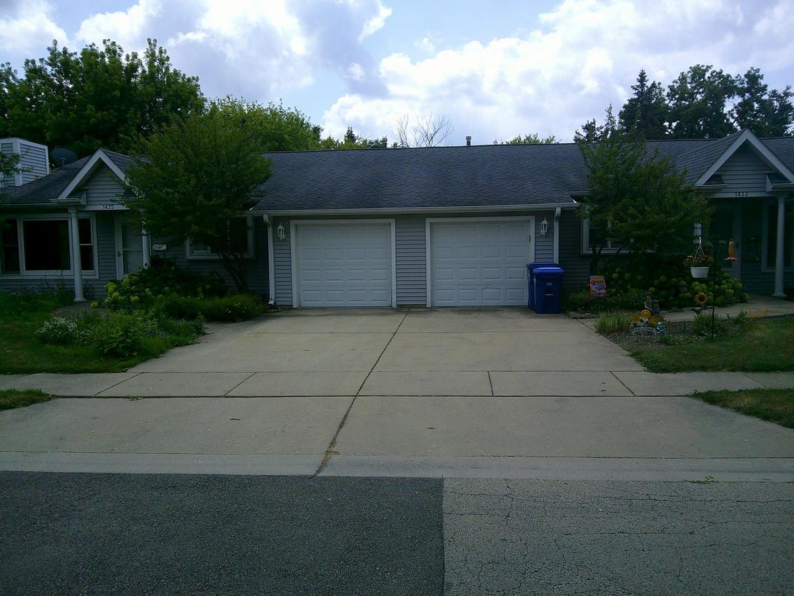 1433 Oakwood Dr., Dekalb, IL 60115