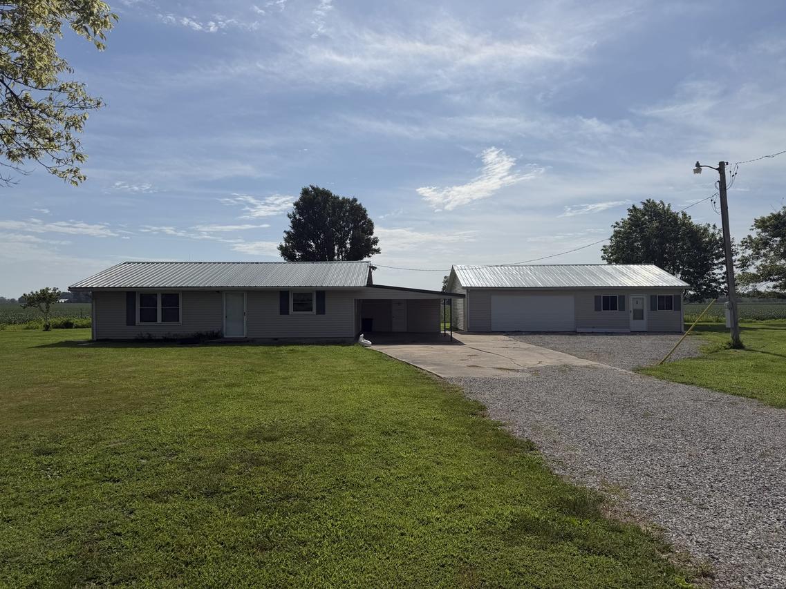 4016 Valier Carpet Rd., Tamaroa, IL 62888