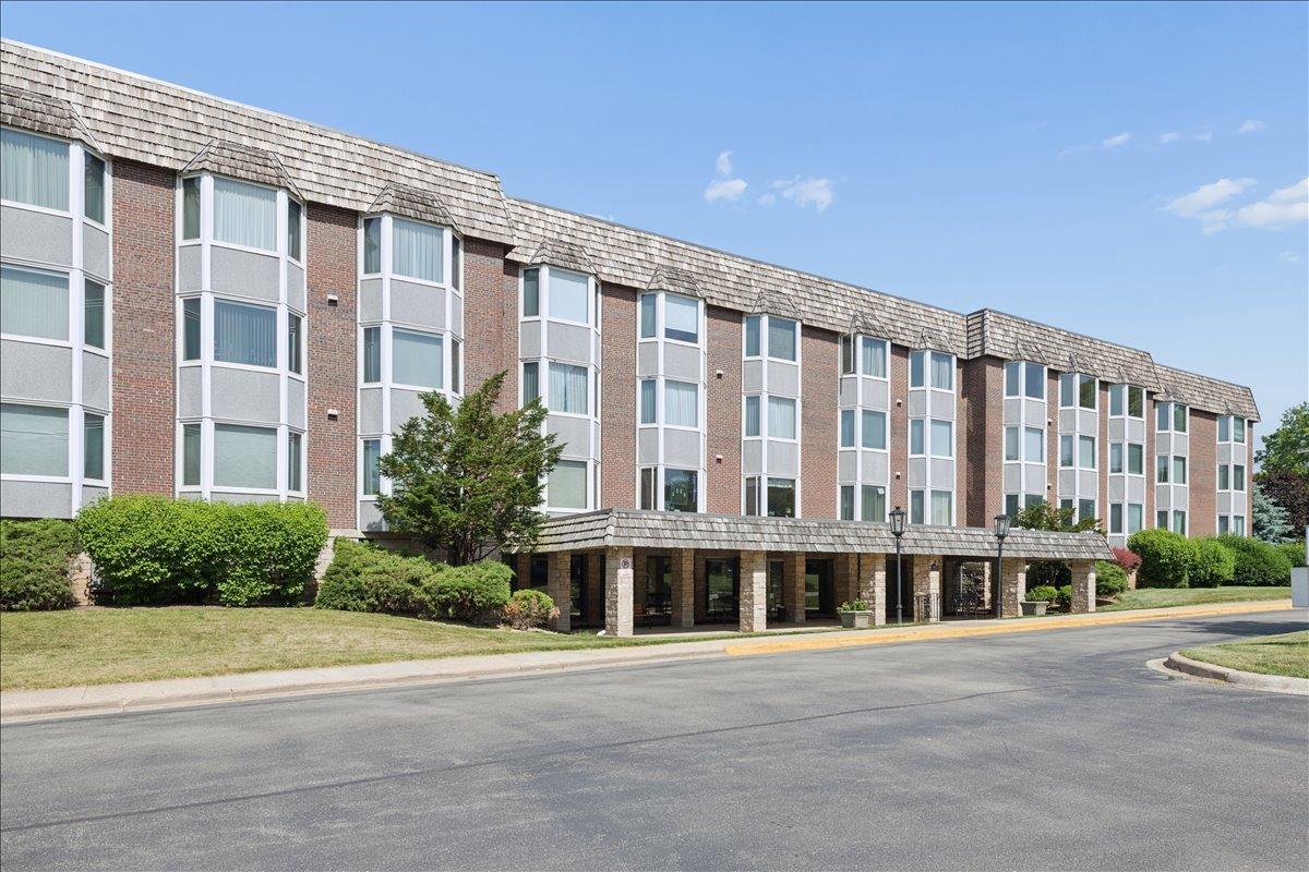 400 Ascot Dr. #3E, Park Ridge, IL 60068