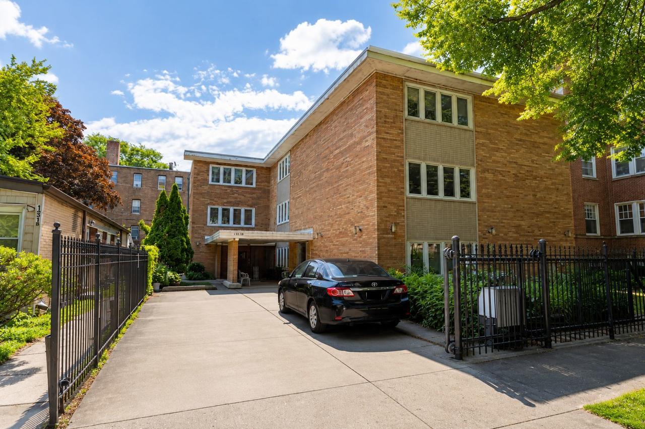127 Callan Ave. #1, Evanston, IL 60202
