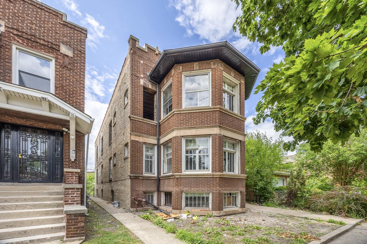 8012 S Elizabeth St., Chicago, IL 60620