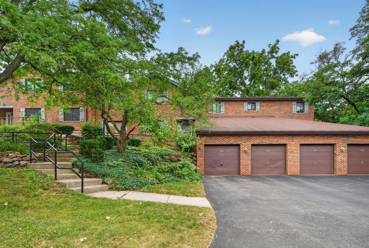 5350 Newport Dr. #1-2A, Lisle, IL 60532