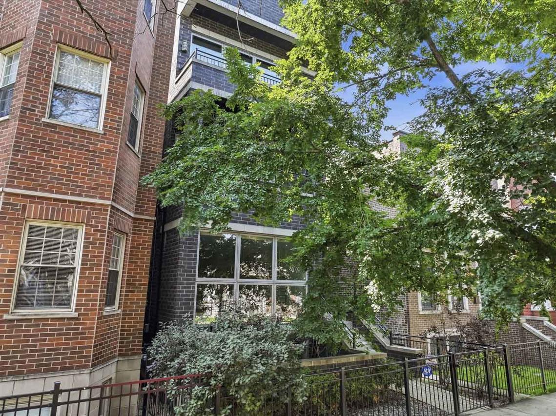 2712 N Artesian Ave. #2, Chicago, IL 60647