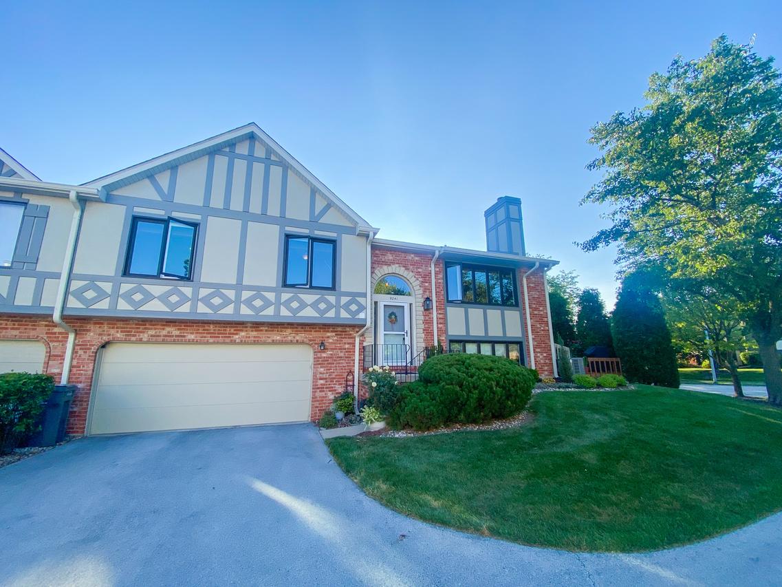 9241 Windsor Pkwy., Tinley Park, IL 60487