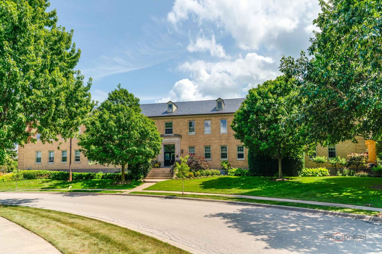 25 Ronan Rd. #205, Highwood, IL 60040