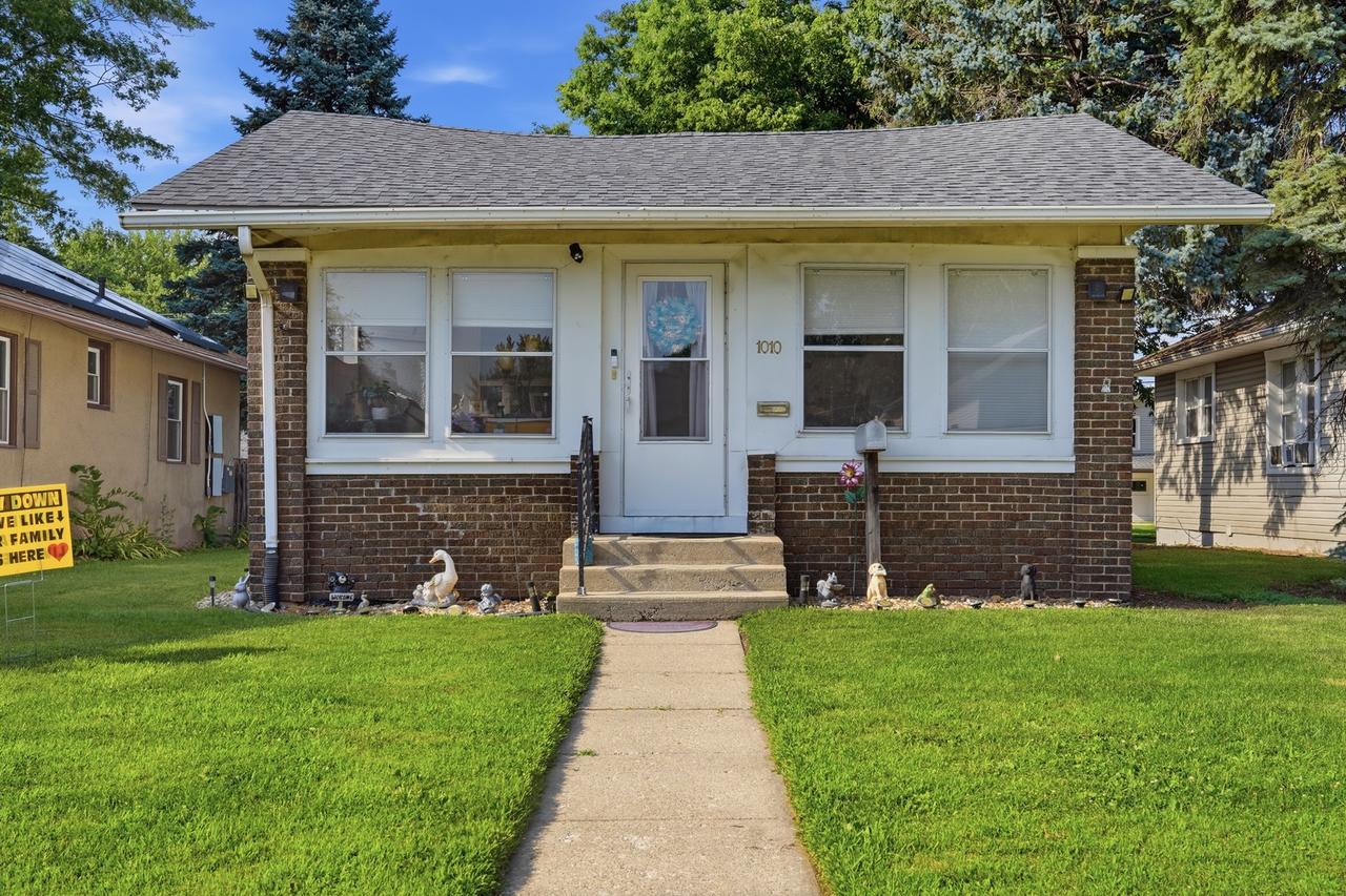 1010 W 5th St., Sterling, IL 61081