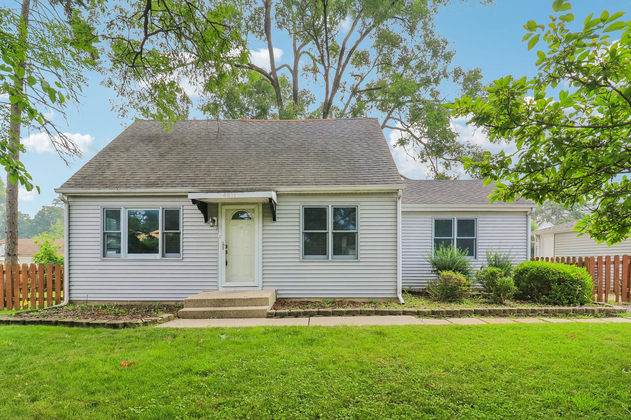 4811 Roslyn Rd., Downers Grove, IL 60515