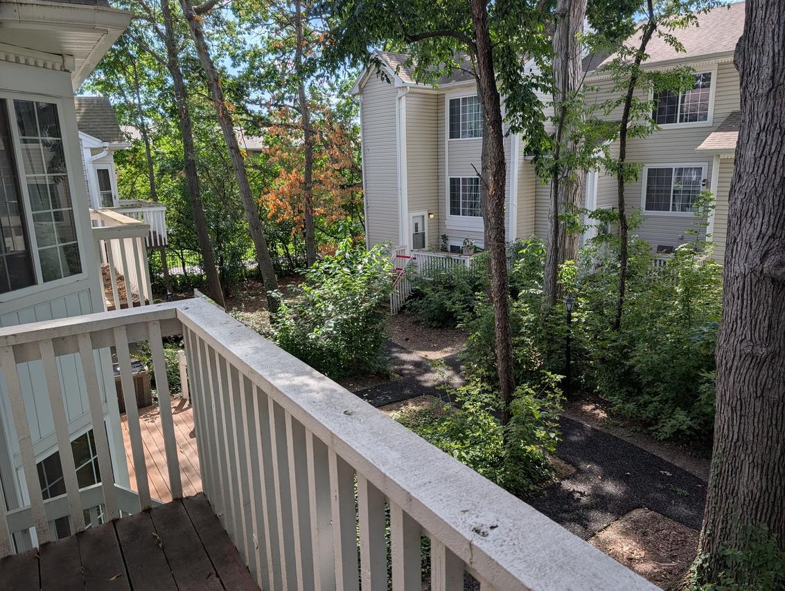 293 W Treehouse Ln., Round Lake, IL 60073