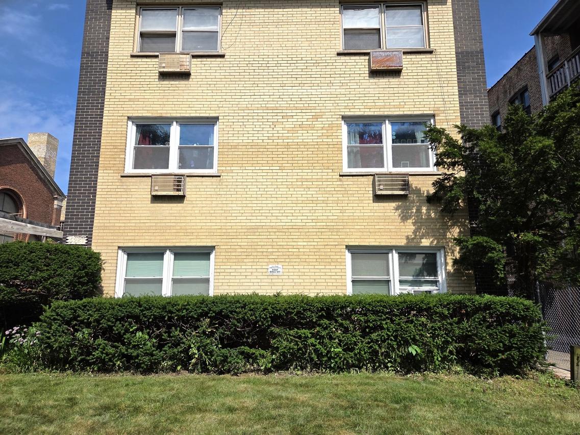 6921 N Ashland Blvd. #1B, Chicago, IL 60626