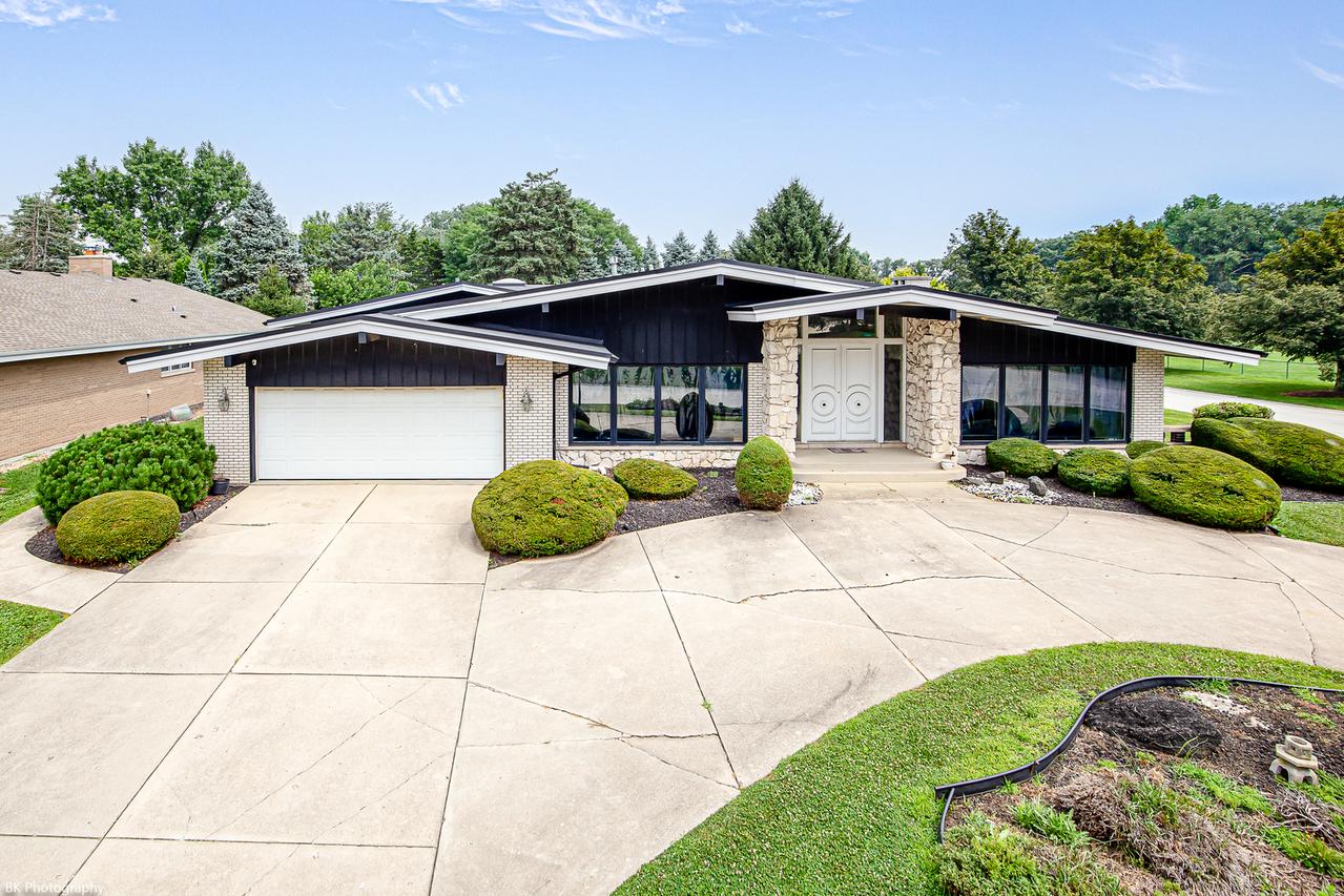 12138 S Cheyenne Dr., Palos Heights, IL 60463