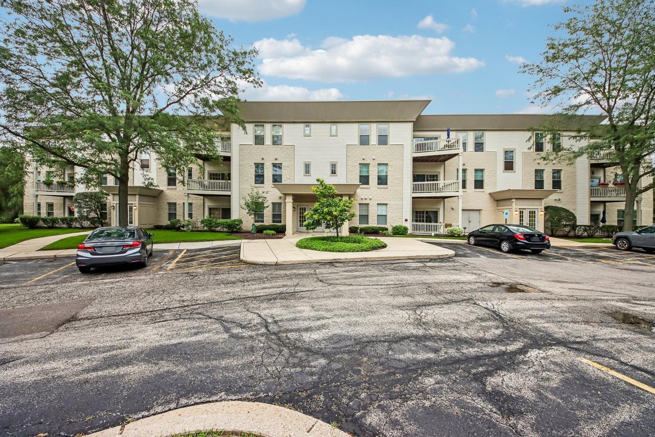 34435 N Old Walnut Cir. #306, Gurnee, IL 60031