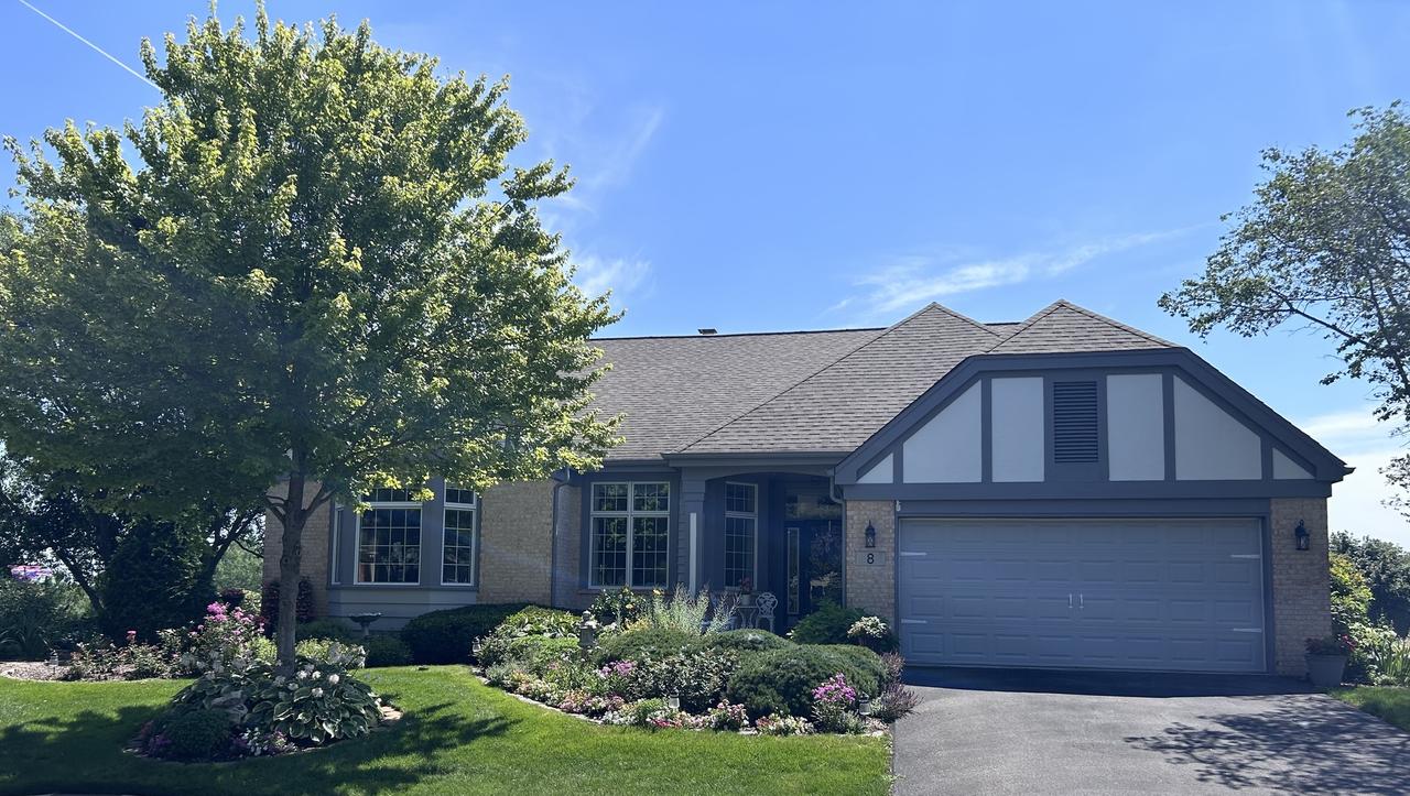 8 Canterbury Ct., Lake In The Hills, IL 60156