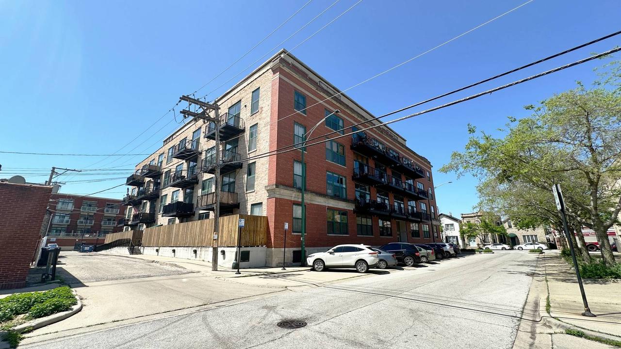 3500 S Sangamon St. #404, Chicago, IL 60609