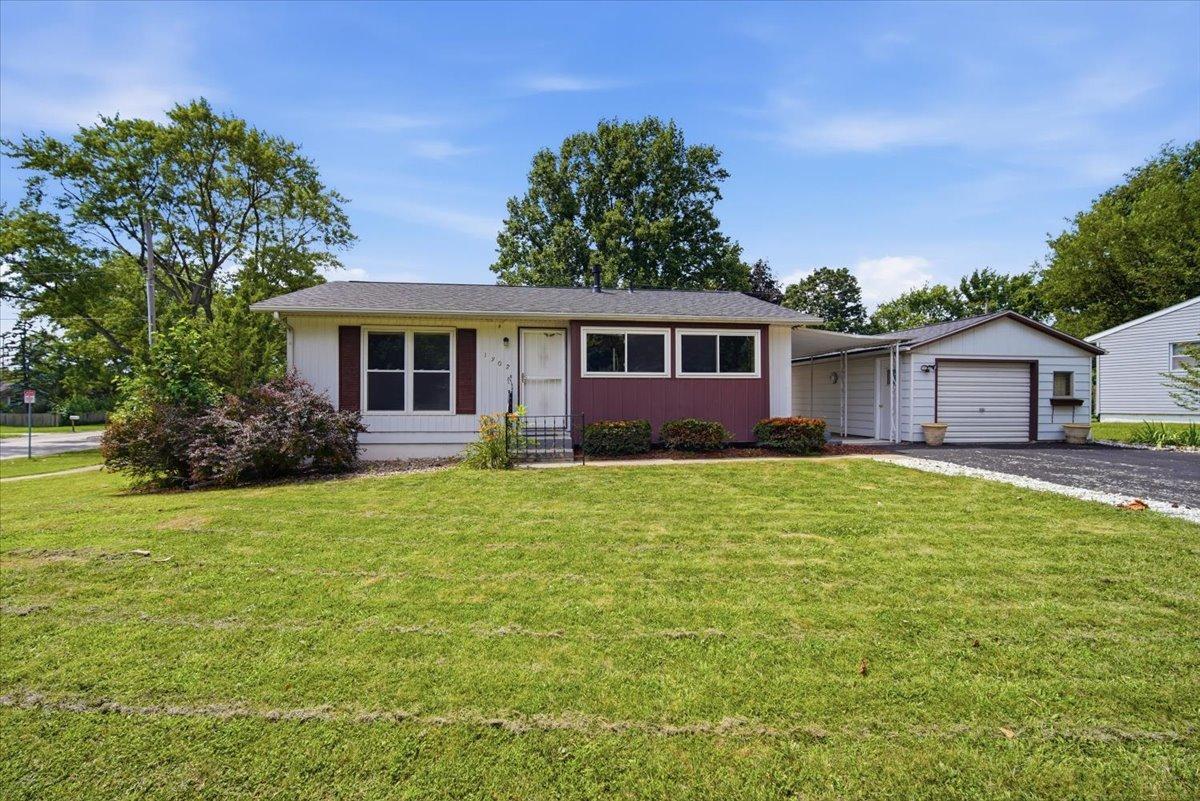 1302 Pinehurst Dr., Bloomington, IL 61704