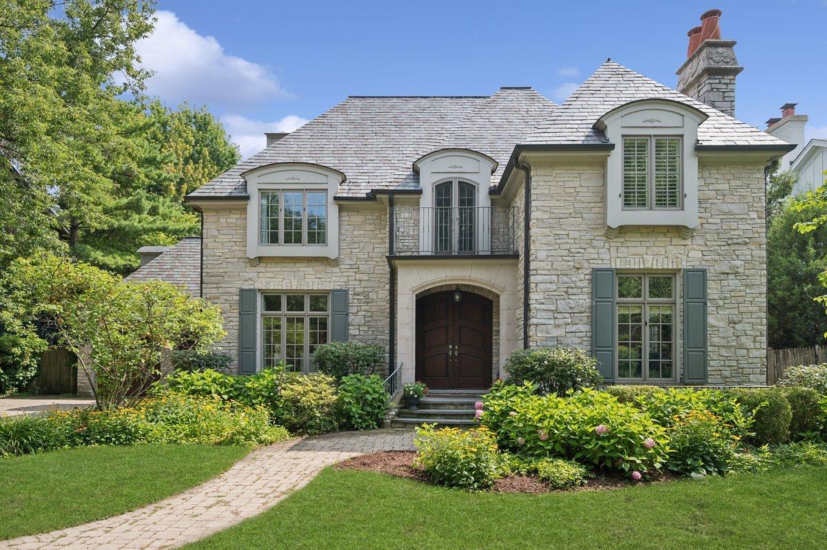 566 Willow Rd., Winnetka, IL 60093