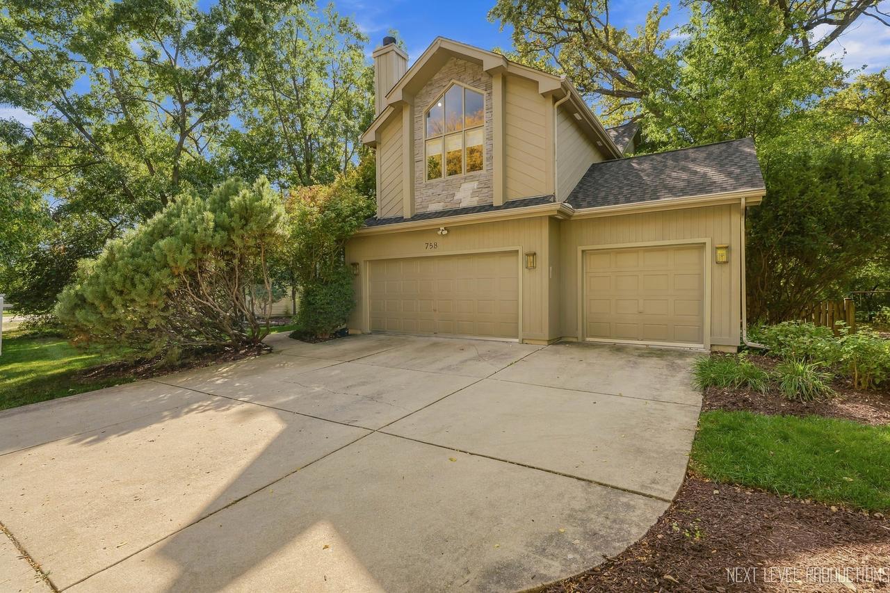758 Feather Sound Dr., Bolingbrook, IL 60440