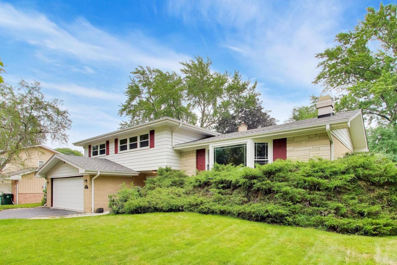 803 E Valley Ln., Arlington Heights, IL 60004