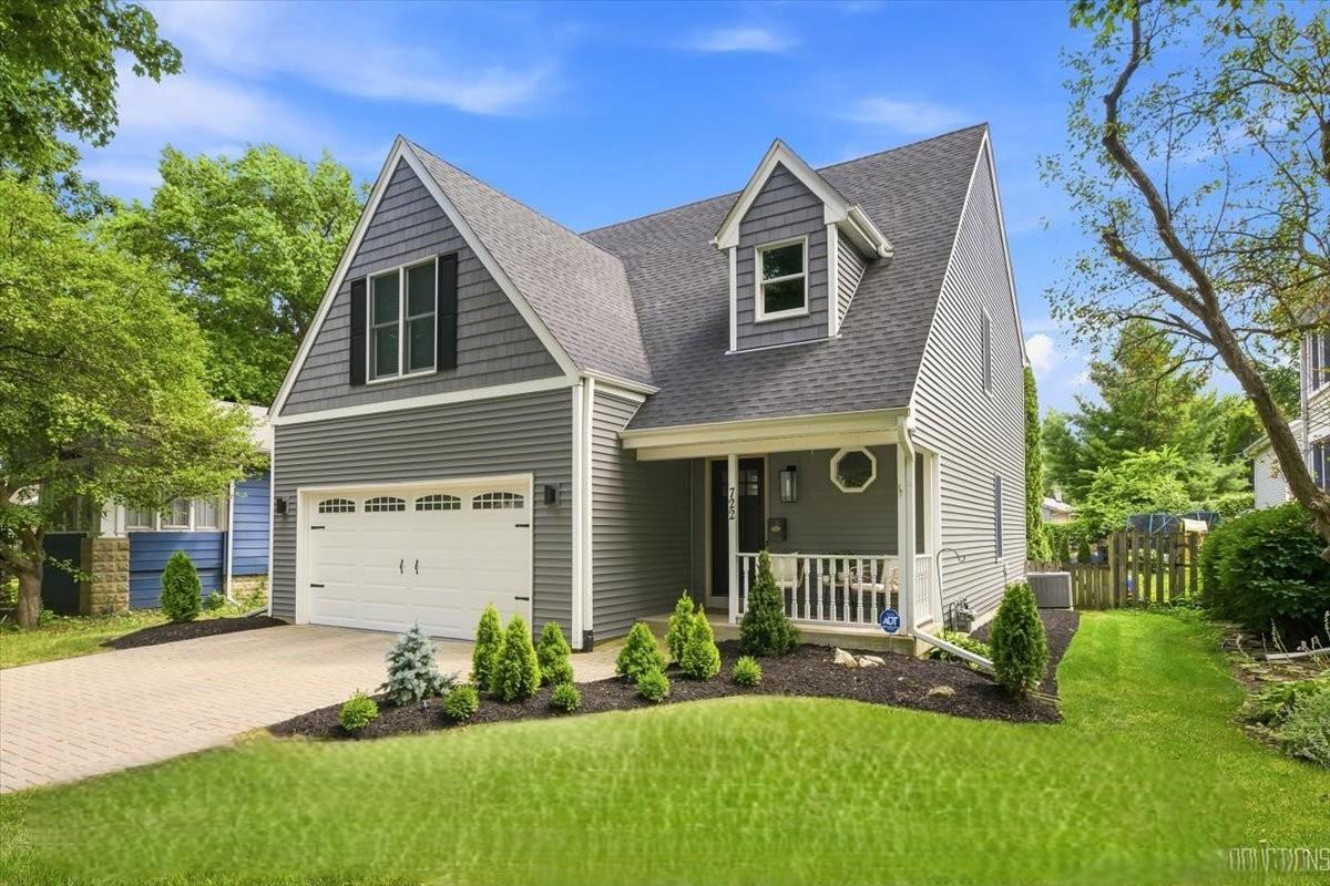 722 Center St., Geneva, IL 60134
