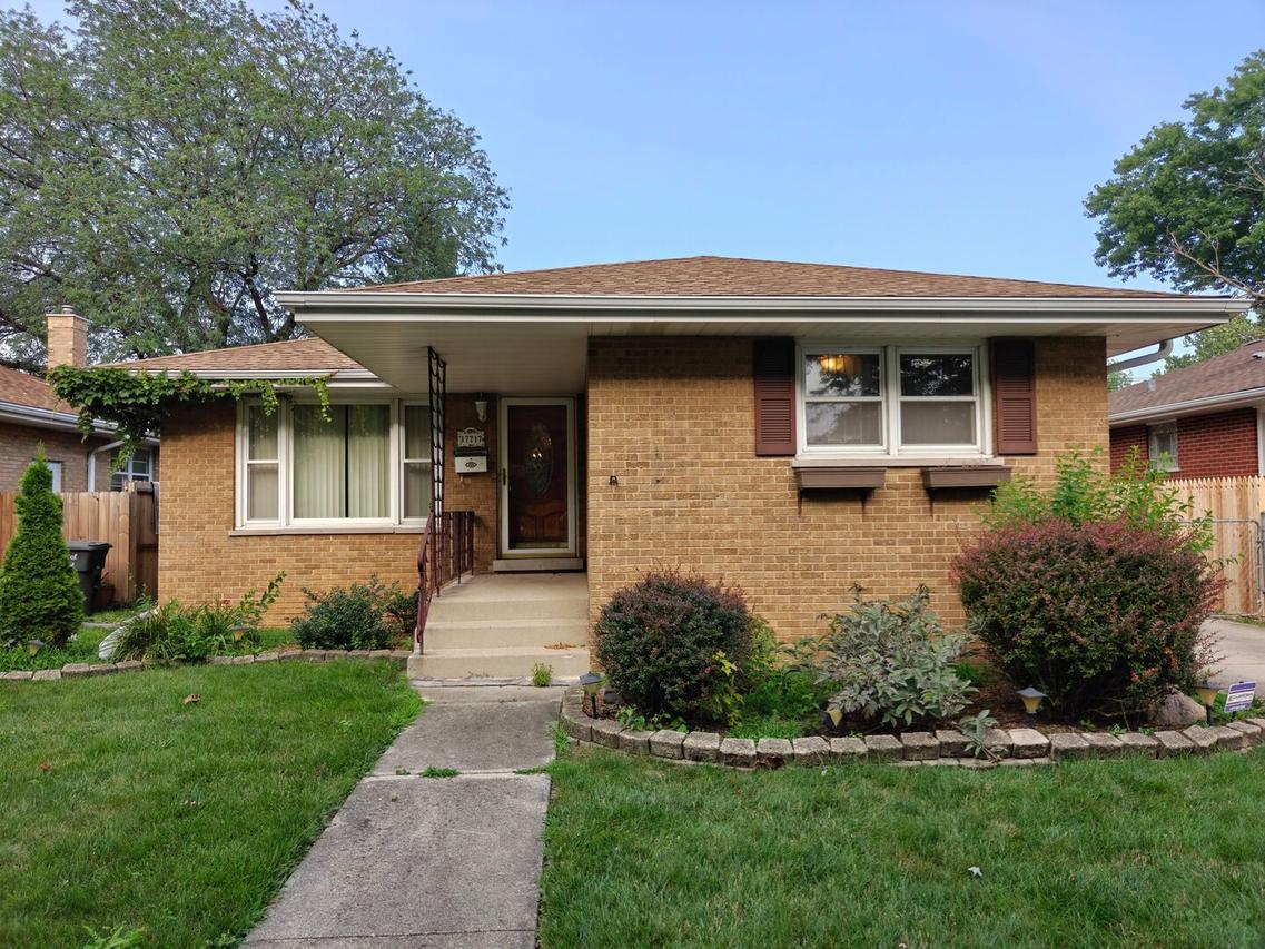 17717 Bernadine St., Lansing, IL 60438