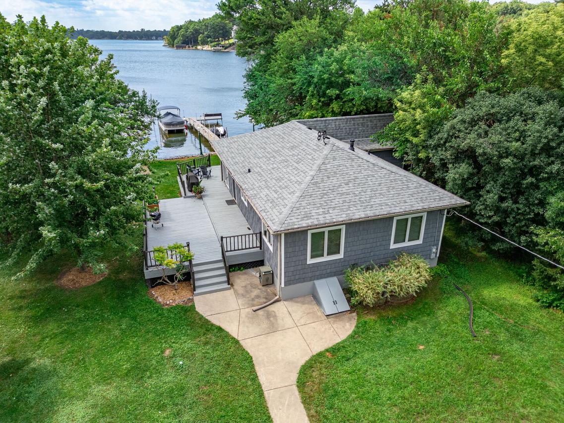 619 Bald Knob Rd., Johnsburg, IL 60051