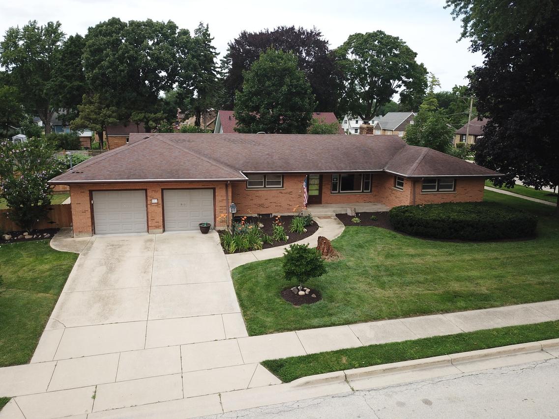 852 Carr St., Elgin, IL 60123