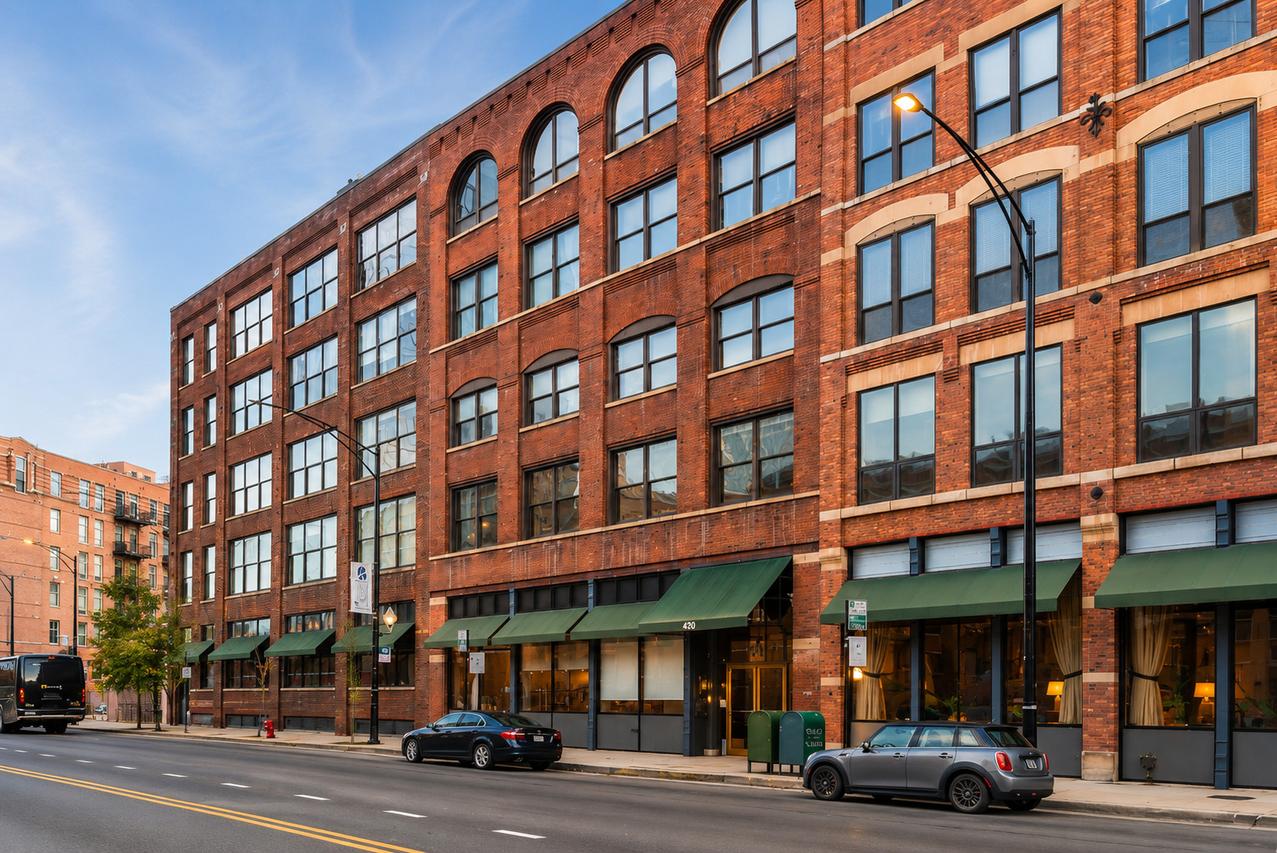 420 W Grand Ave. #2H, Chicago, IL 60654