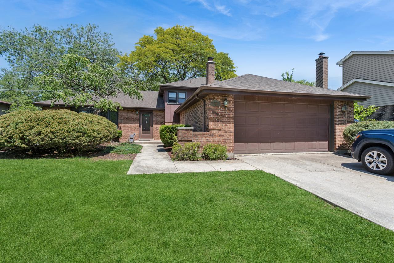 2214 Hamilton Ln., Darien, IL 60561