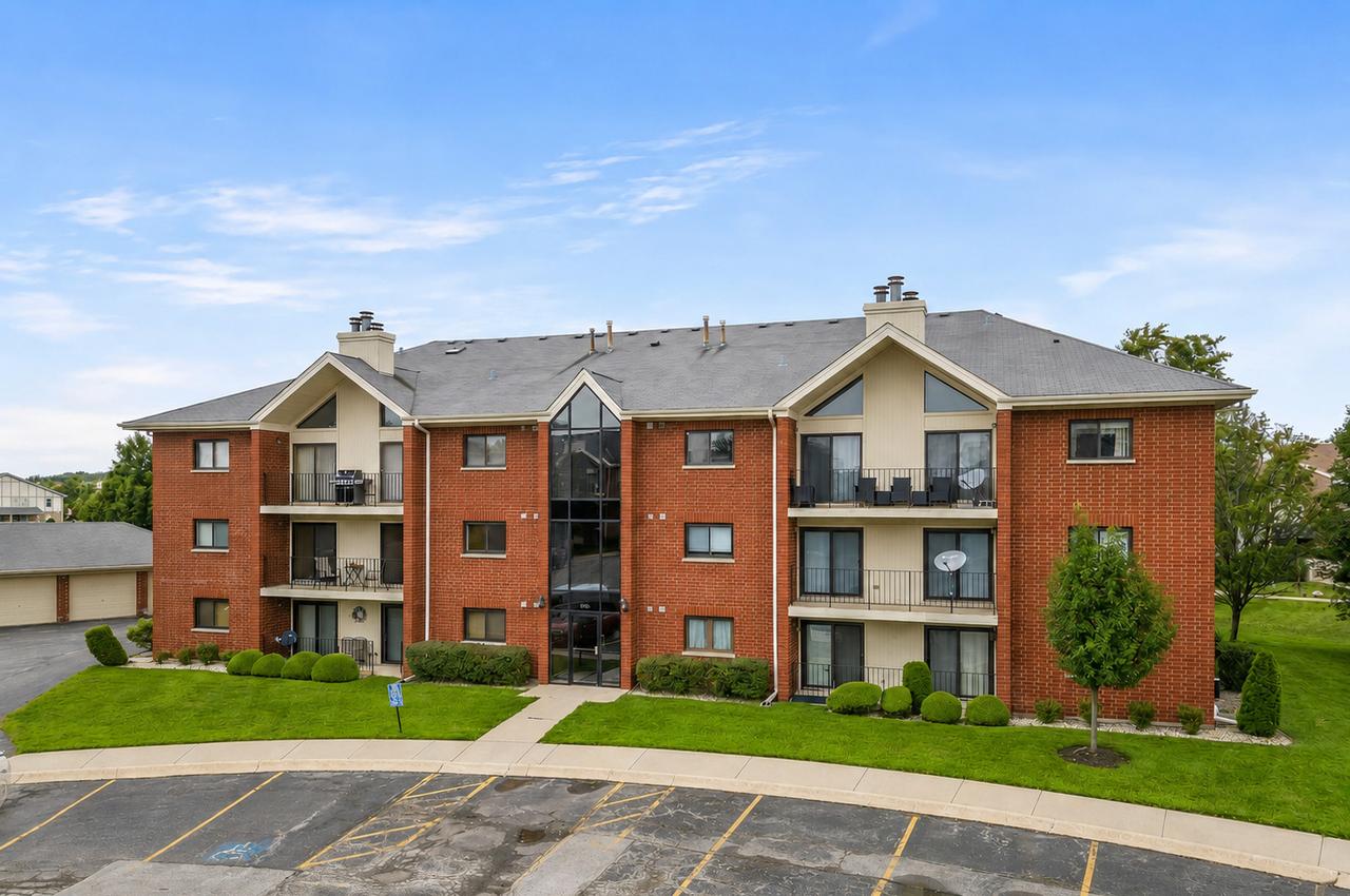 6612 Martin France Cir. #3D, Tinley Park, IL 60477