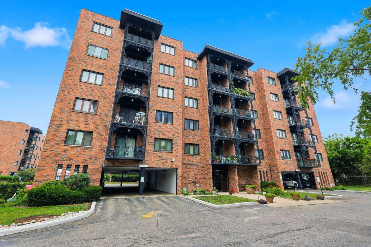 9332 Landings Ln. #506, Des Plaines, IL 60016