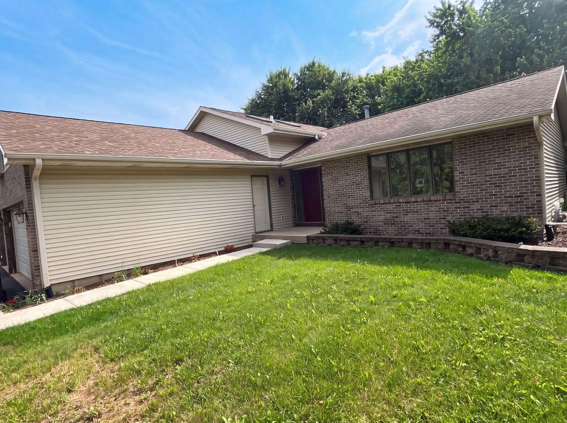 1503 Featherstone Rd., Rockford, IL 61107