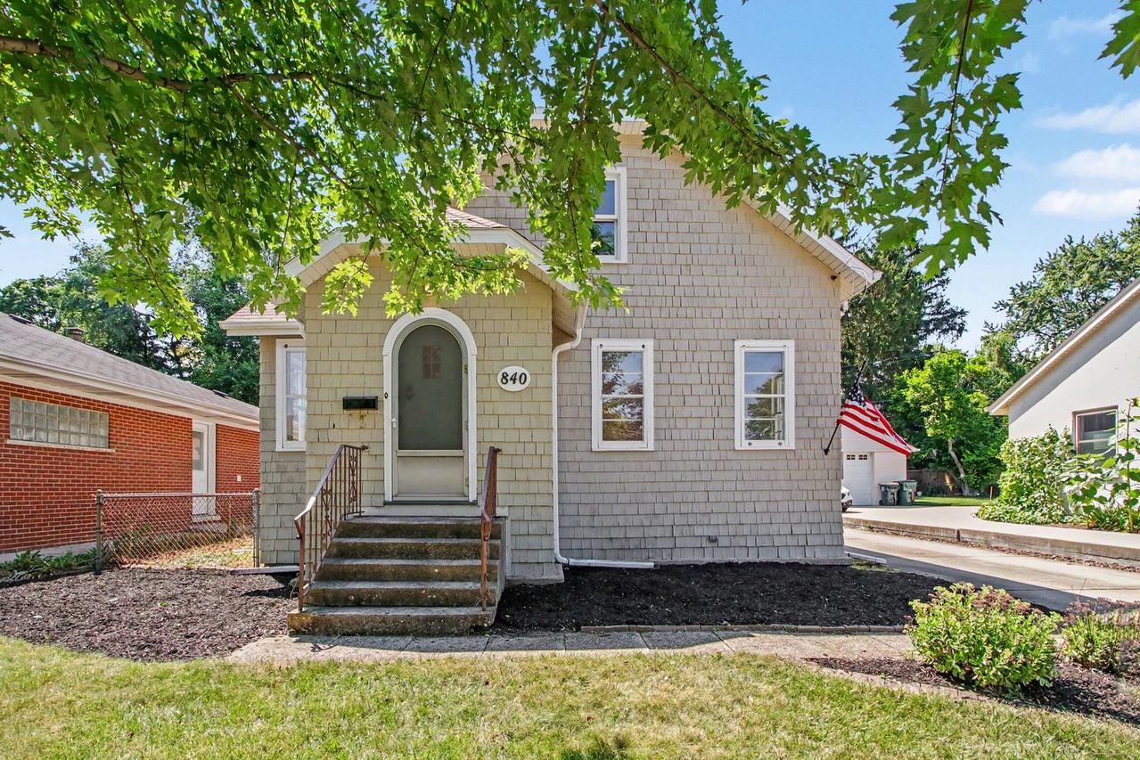 840 N Arlington Heights Rd., Arlington Heights, IL 60004