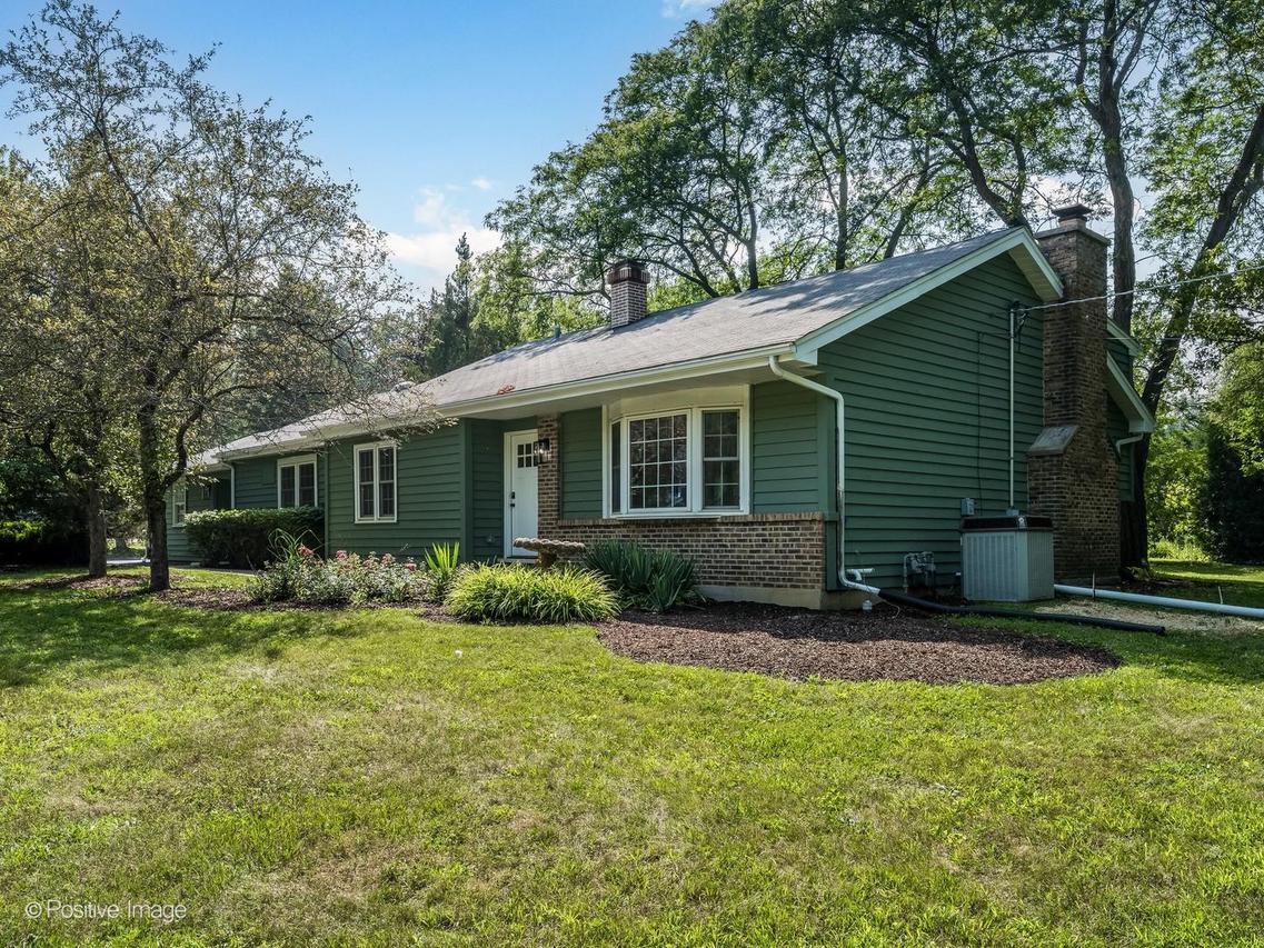 1092 Aberdeen Ln., Mundelein, IL 60060