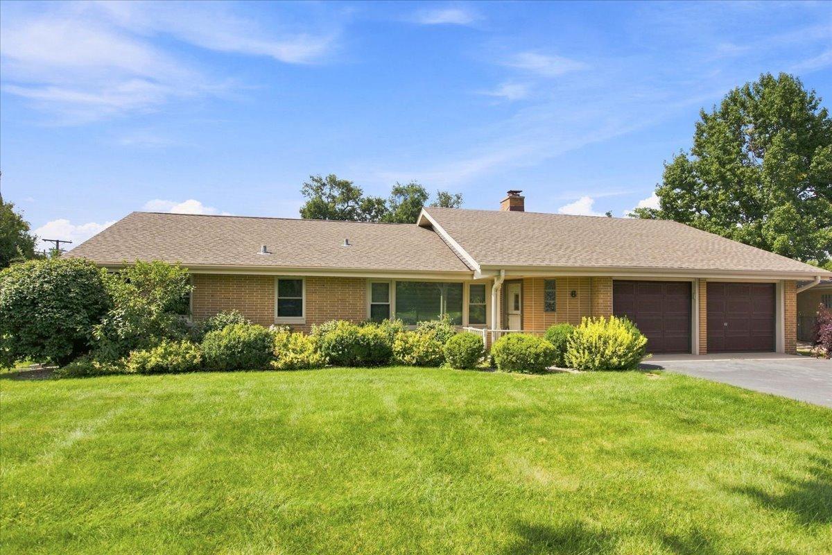 6 Meadowood Dr., Oak Brook, IL 60523
