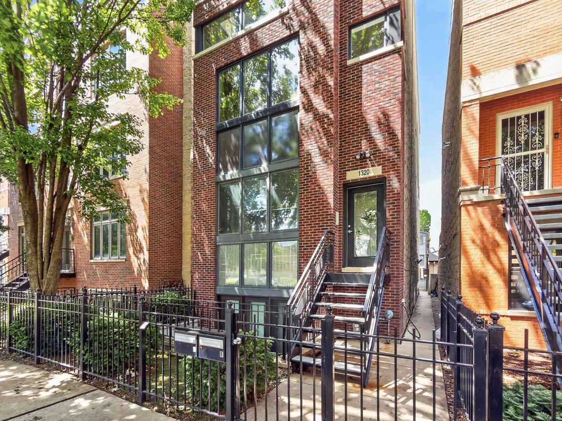 1320 W Grenshaw St. #2, Chicago, IL 60607