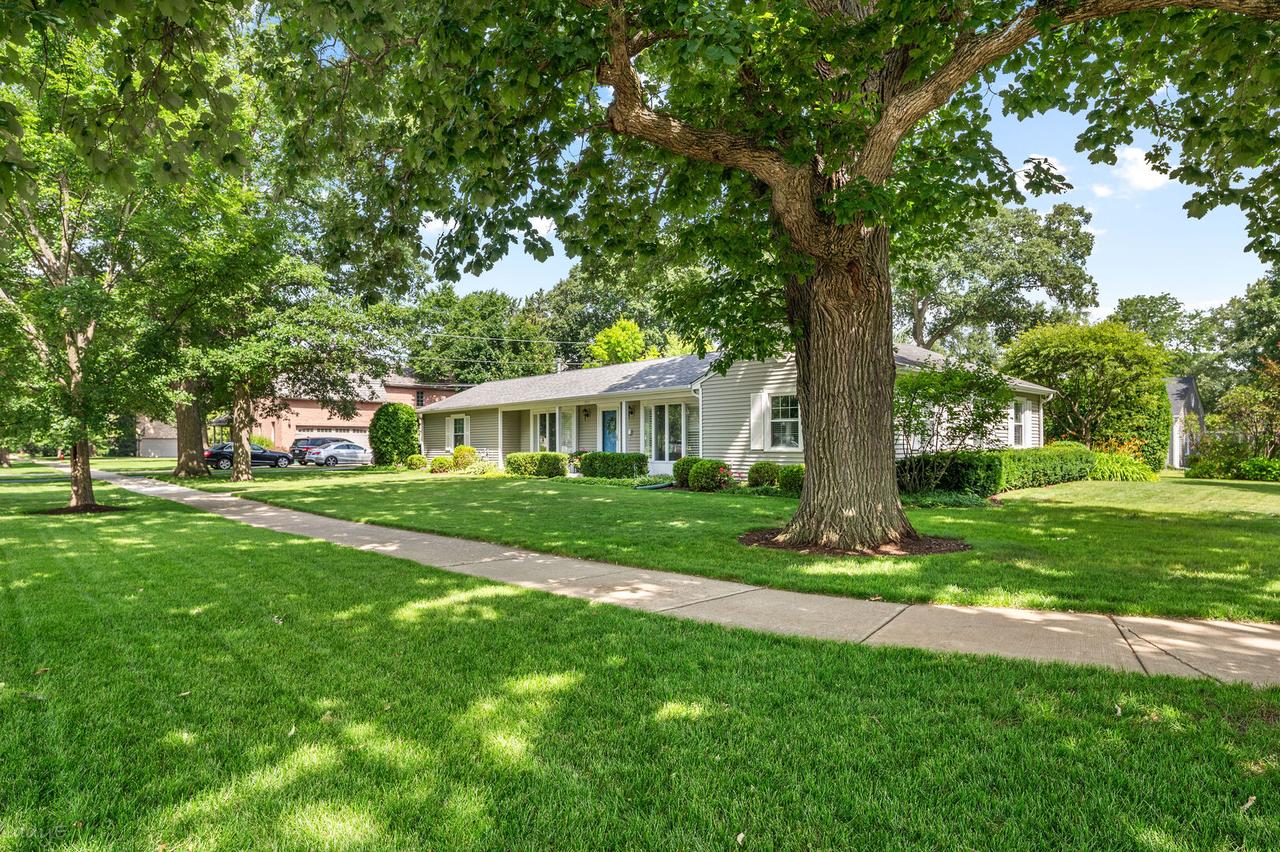2111 Bosworth Ln., Northfield, IL 60093