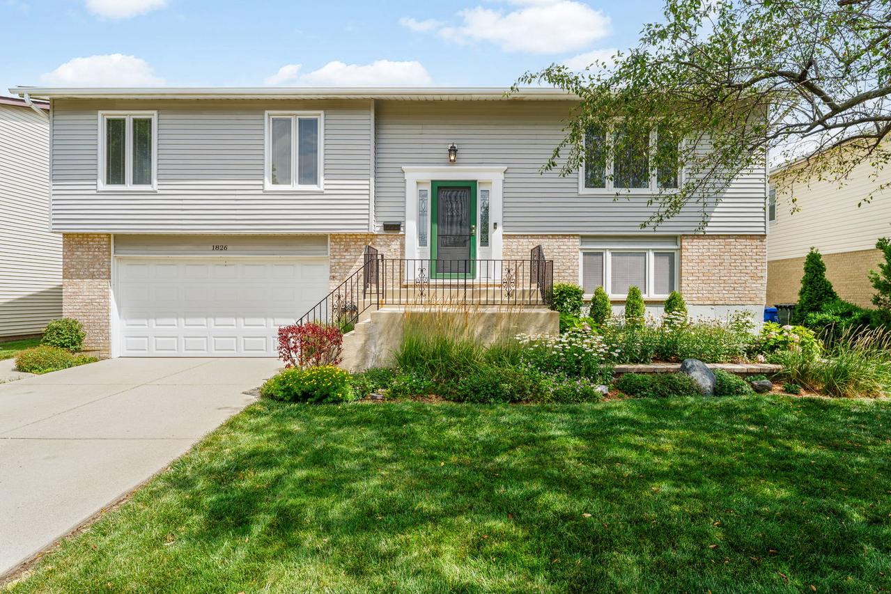 1826 W Catalpa Ln., Mount Prospect, IL 60056
