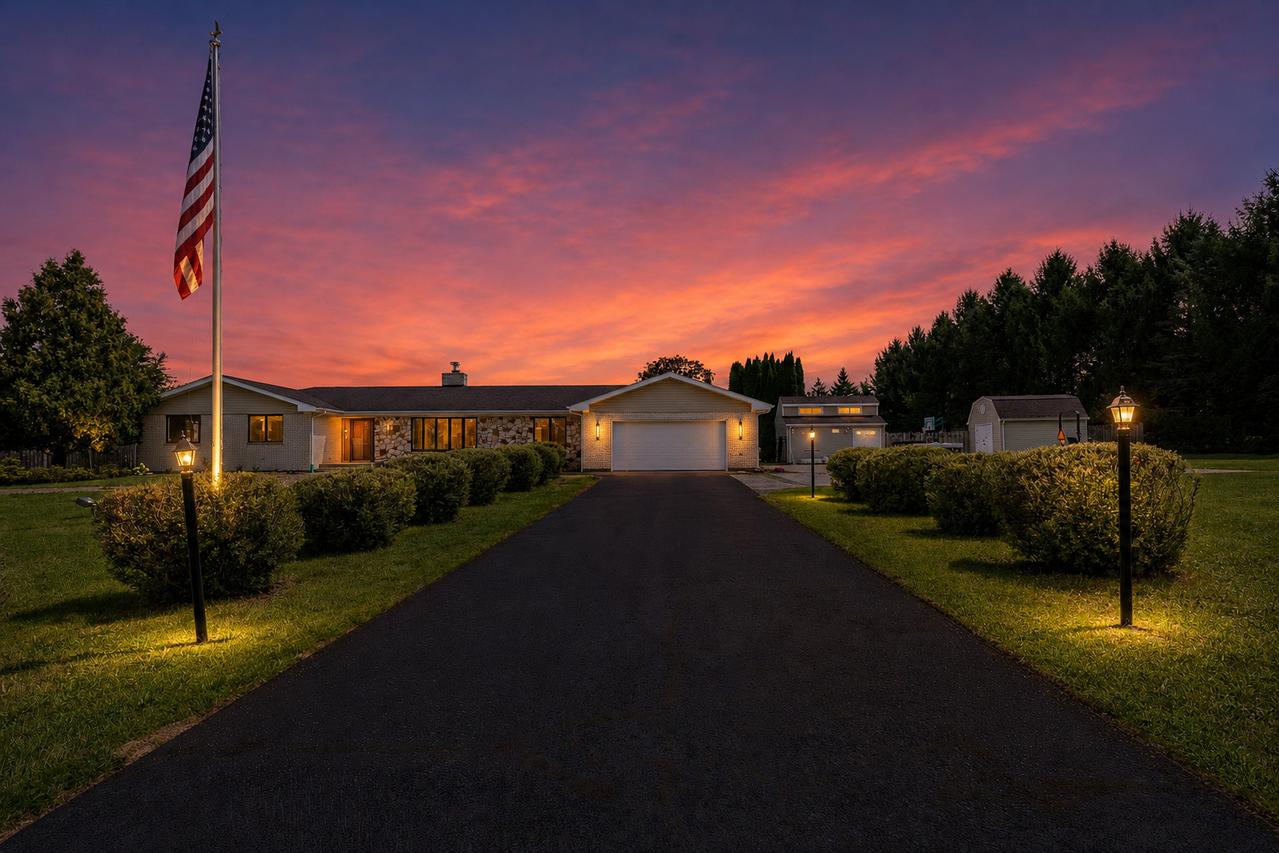704 N Rose Farm Rd., Woodstock, IL 60098
