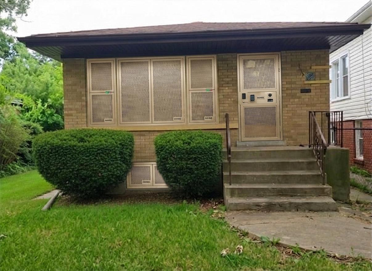 9022 S University Ave., Chicago, IL 60619