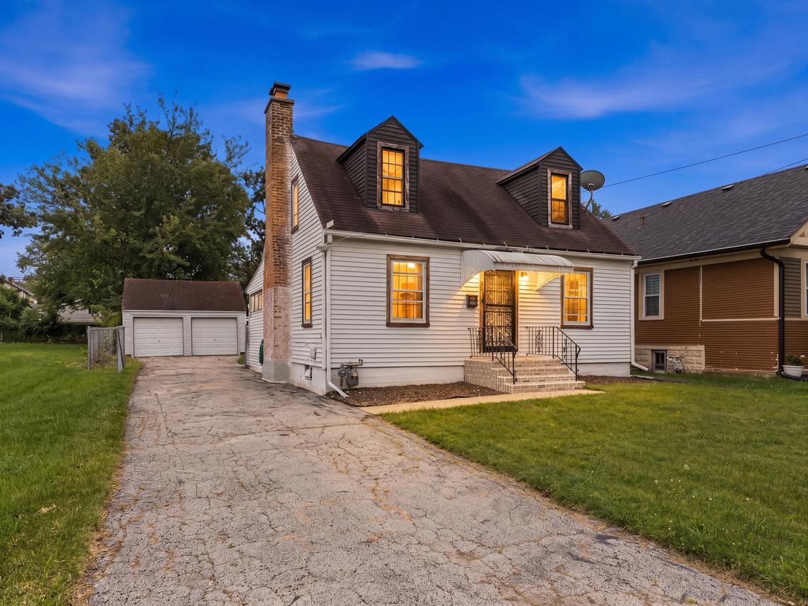 1029 Front St., Aurora, IL 60505
