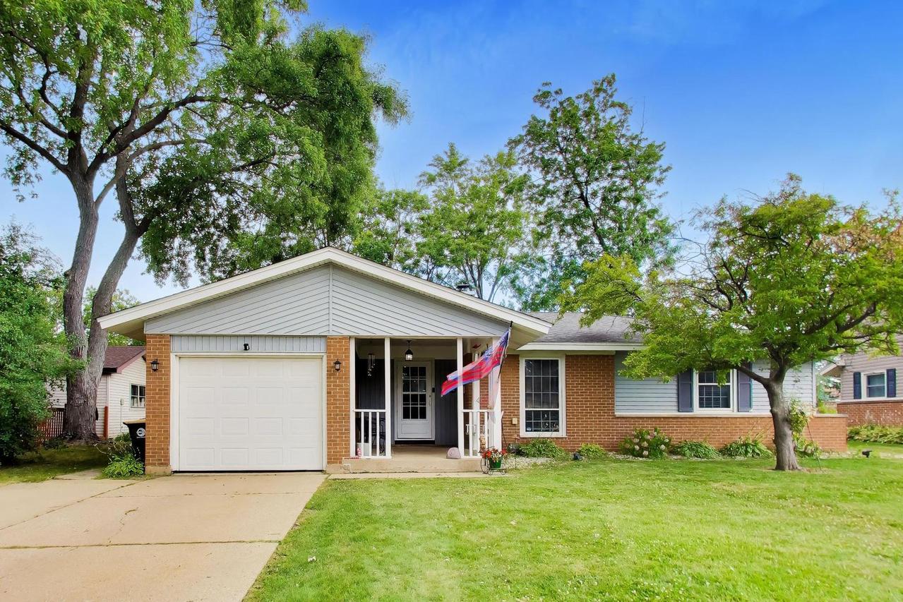 502 Shadywood Ln., Elk Grove Village, IL 60007