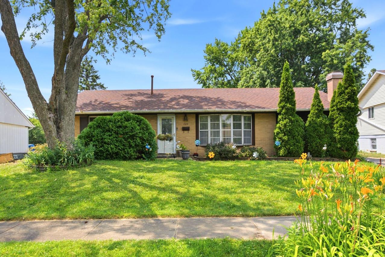 729 Surrey Dr., Streamwood, IL 60107