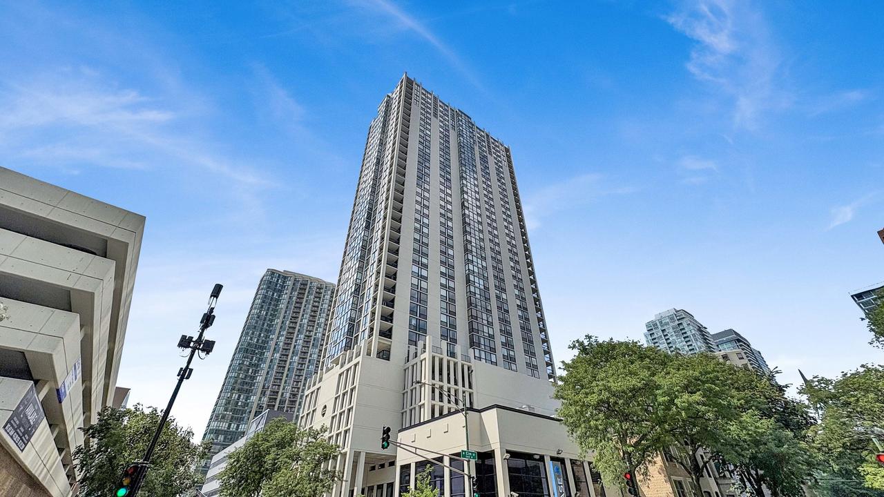 1122 N Clark St. #1402, Chicago, IL 60610