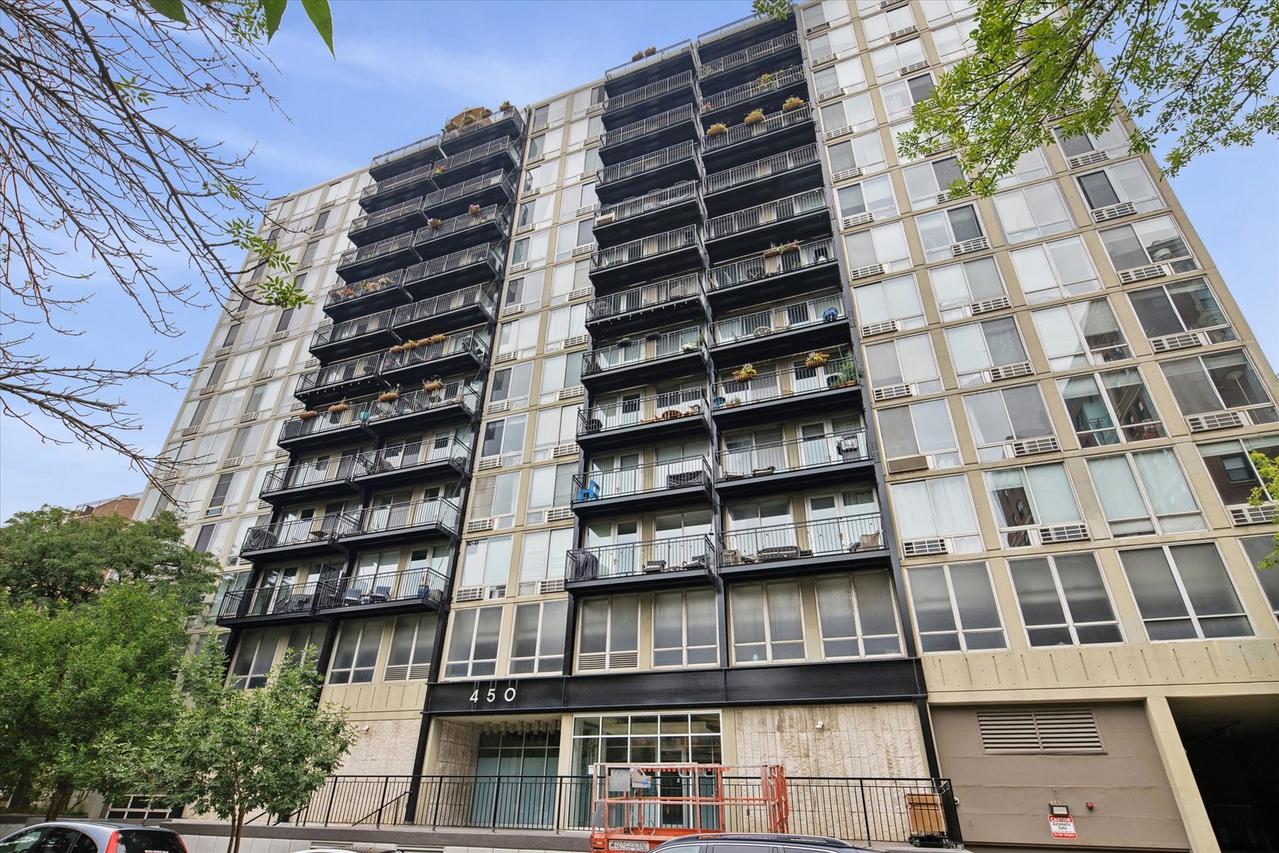 450 W Briar Pl. #8N, Chicago, IL 60657