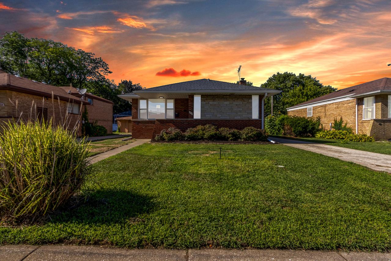 930 E 161st Pl., South Holland, IL 60473