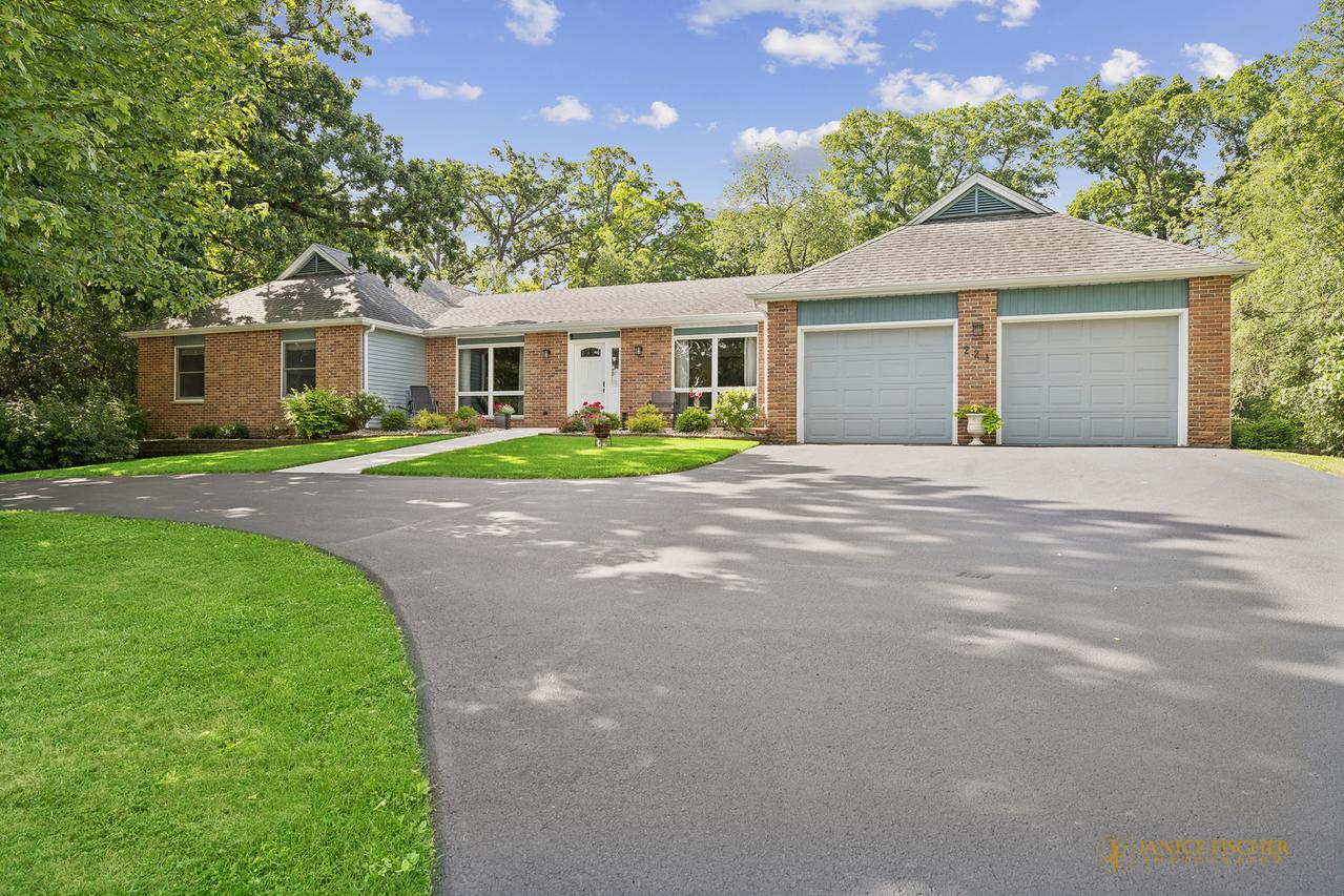 221 S Dawn Marie Dr., Round Lake, IL 60073