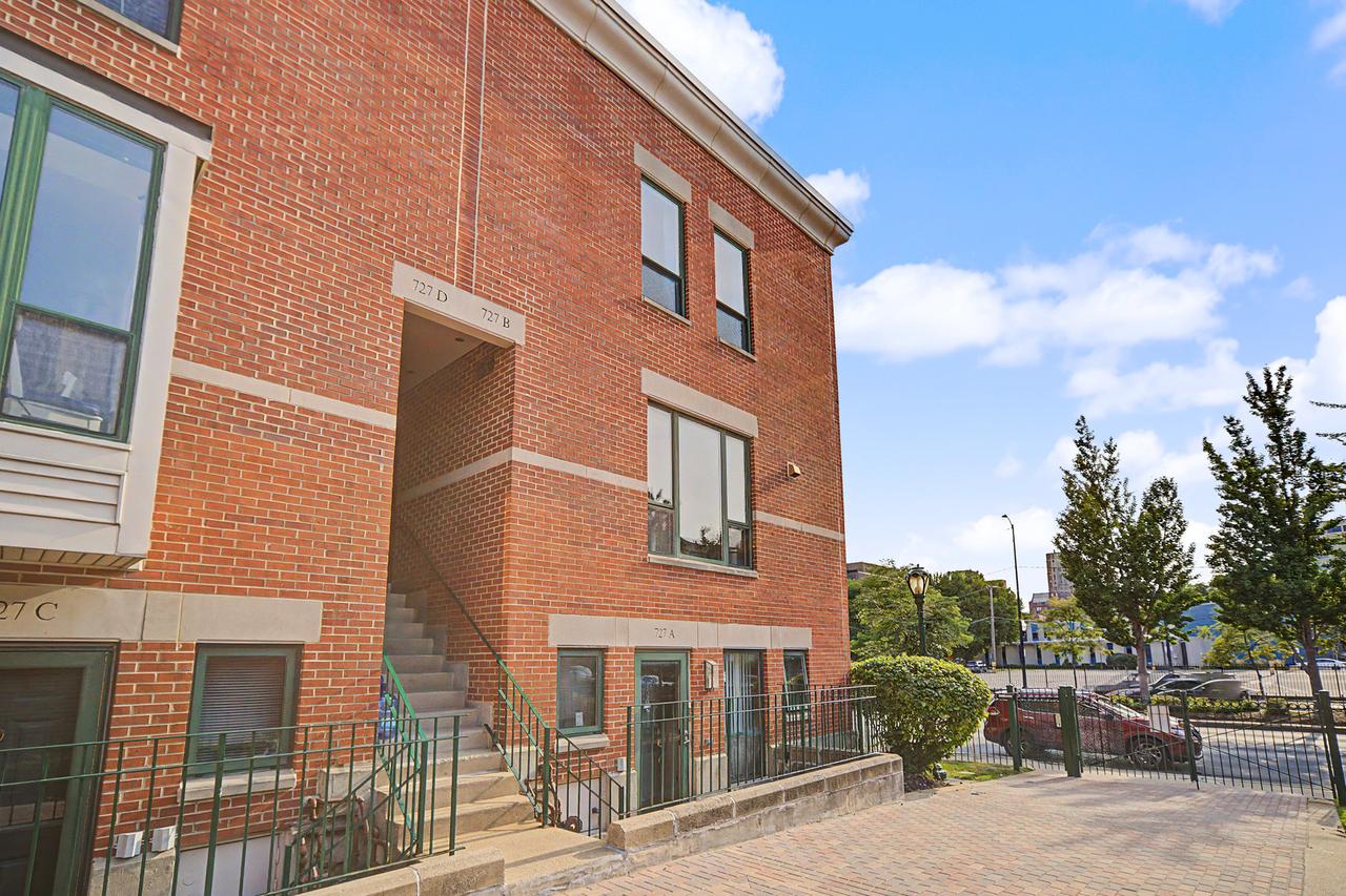 727 S Ashland Ave. #B, Chicago, IL 60607