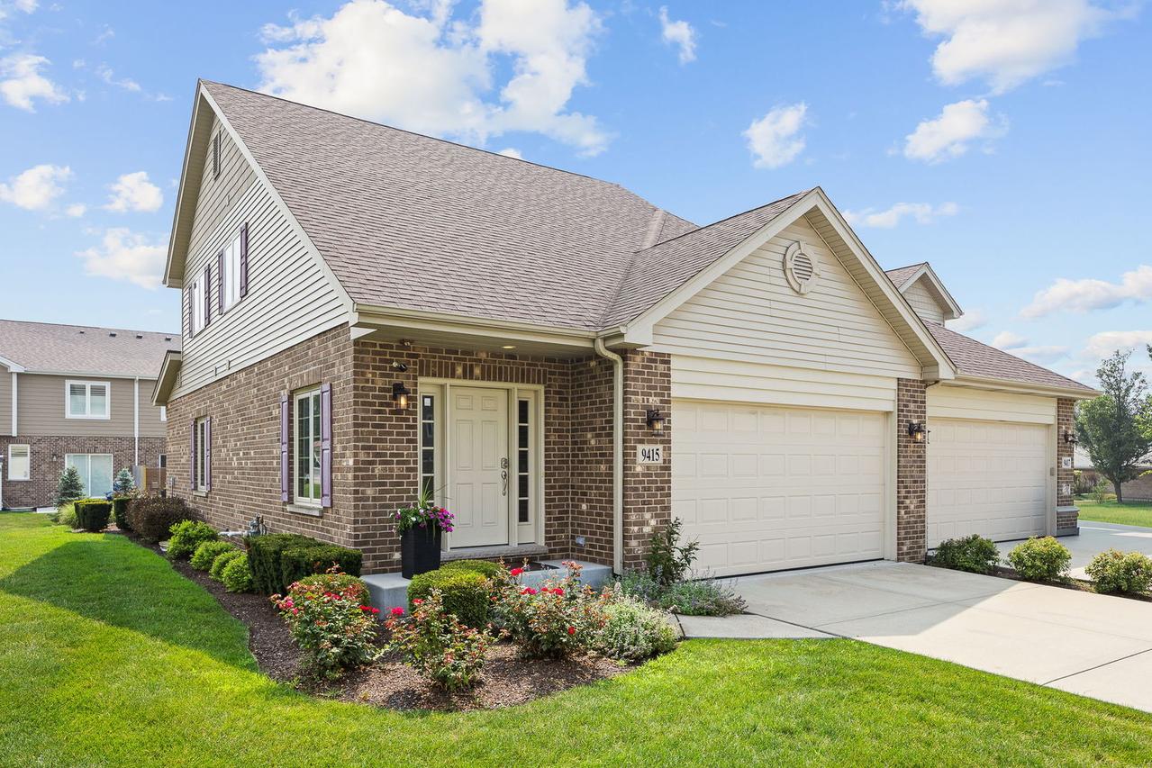 9415 Saratoga Ct., Hickory Hills, IL 60457