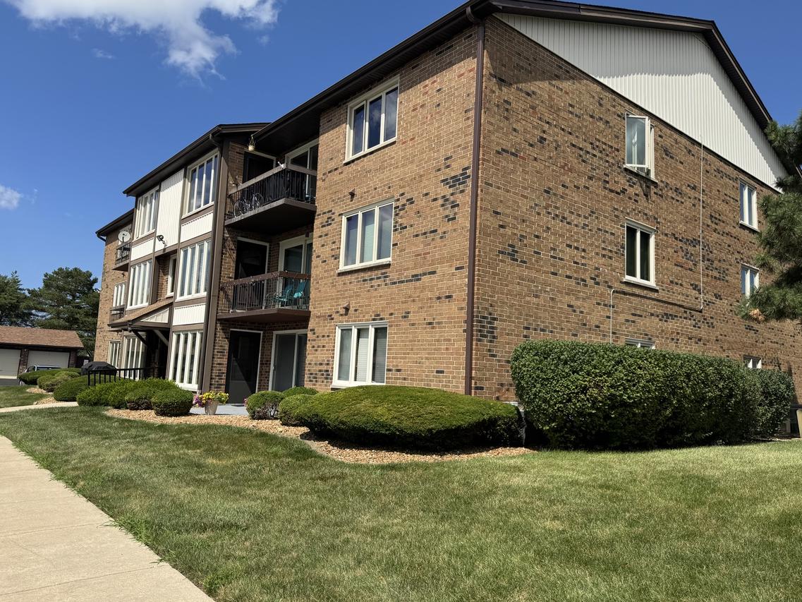 4924 Circle Ct. #404, Crestwood, IL 60418